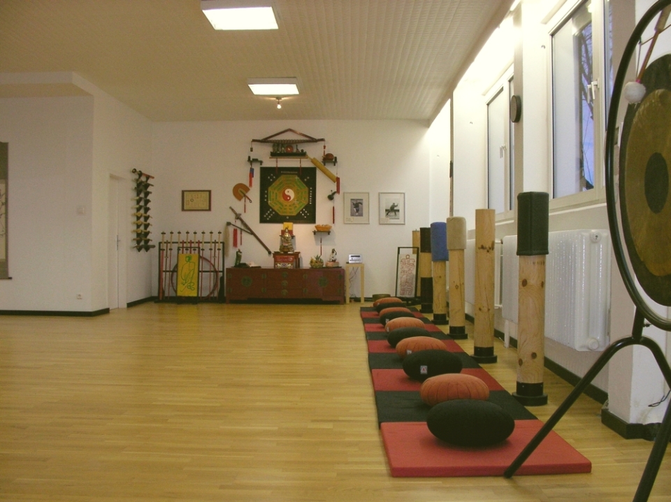 Tao-Chi, seit 1988 - die Schule f�r Tai-Chi und Kung-Fu, Qigong und Meditation in Duisburg Neudorf - unser Traditionell eingerichteter �bungsraum